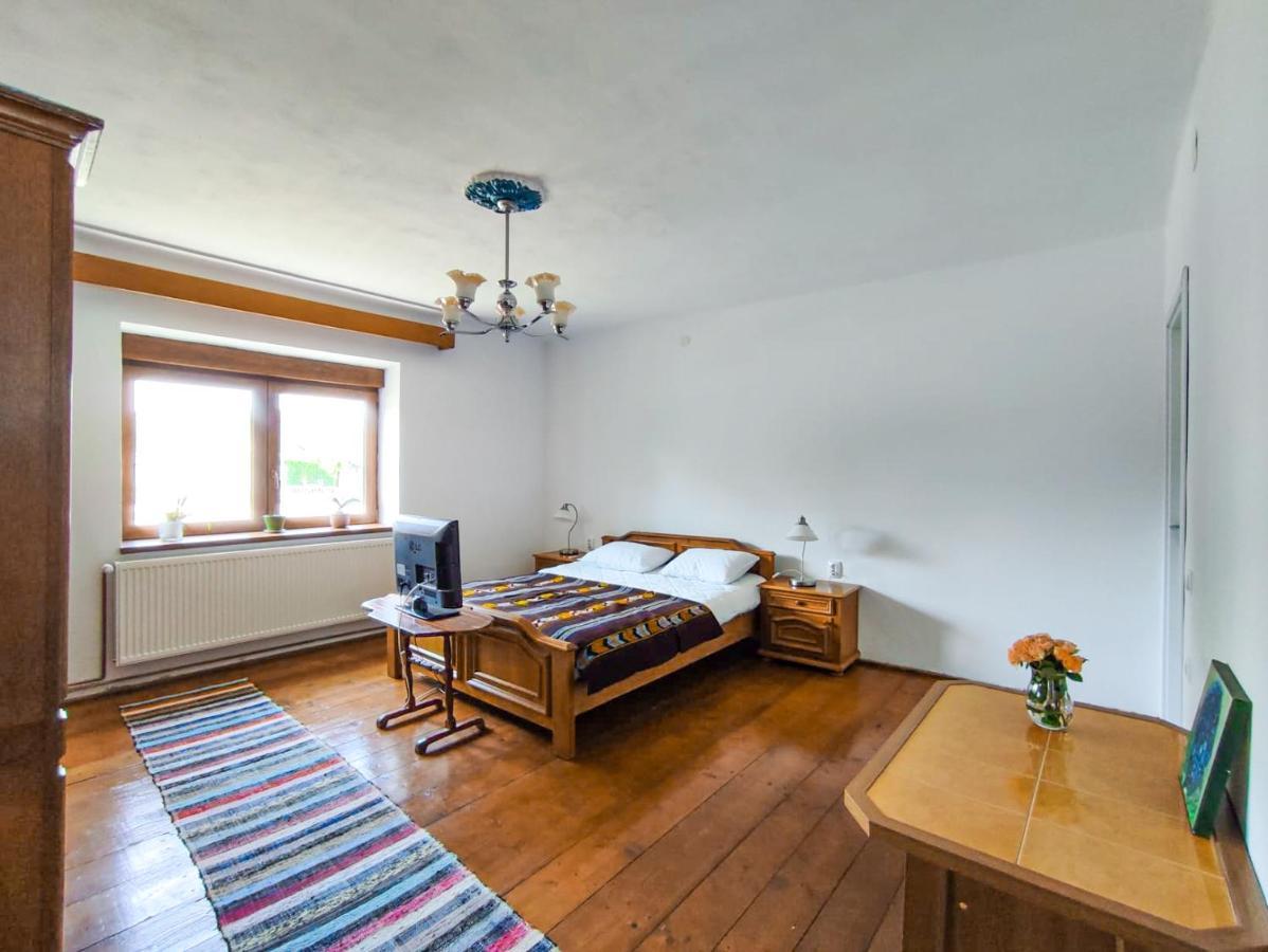 Blue Home Avrig Bagian luar foto